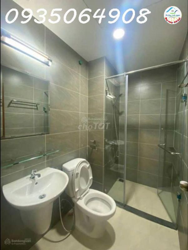 Bán căn hộ 2pn,2wc, 61m2, 2 ty1 , mặt tiền phạm thế hiển q.8