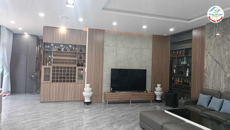 BÁN NHÀ ĐẸP NẠI NAM 8 - 8 TẦNG THANG MÁY - 190M² - DOANH THU 200TR/THÁNG - GIÁ CHỈ HƠN 30