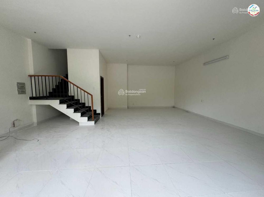 Cho thuê shophouse 151m2 , trệt , lầu , 3wc , 3pn . 15tr Ngay 2225 Phạm Thế Hiển , Q.8