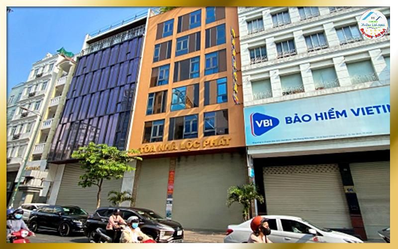 Cho thuê văn phòng mặt tiền Bạch đằng sát sân bay, văn phòng ốp kính thoáng đã, hầm xe