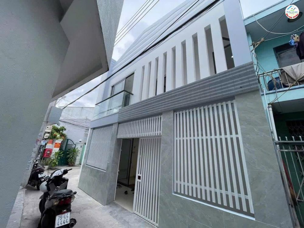 🏡Nhà mới 2 tầng như Vila (Sổ hoàn công . Vị trí đẹp hẻm 3m góc 2 mặt tiền )